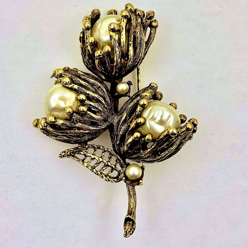 Vintage High Quality Baroque Pearl Brooch/Pin